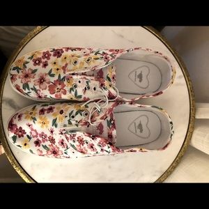 Women’s Rocket Dog sneakers, size 8.5